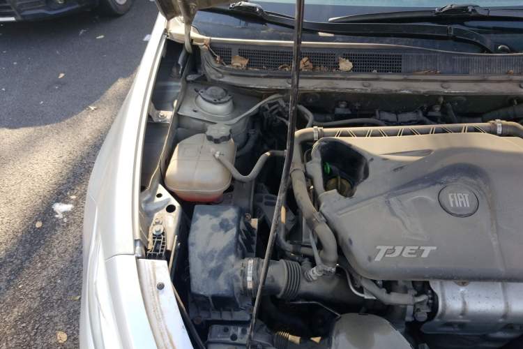 Used Fiat Viaggio 2012 1.4T Automatic Luxury Edition Engine Bay Right