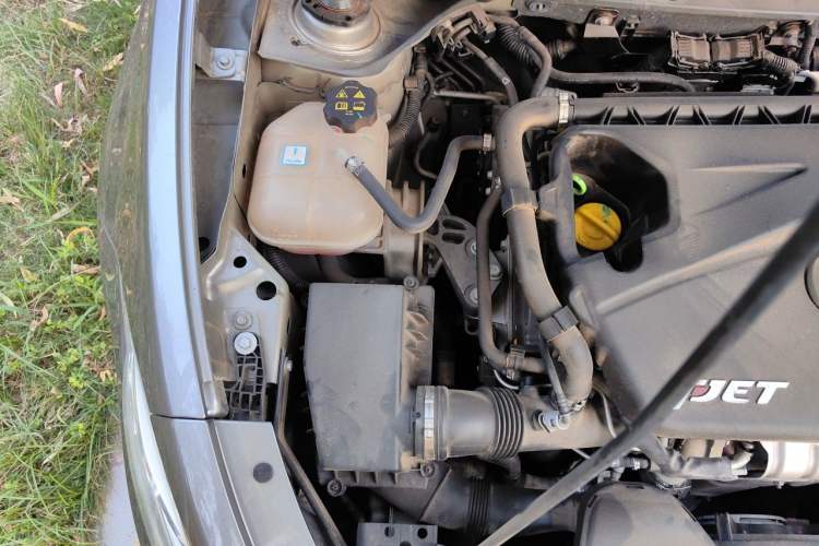 Used Fiat Viaggio 2012 1.4T Automatic Luxury Edition Engine Bay Right