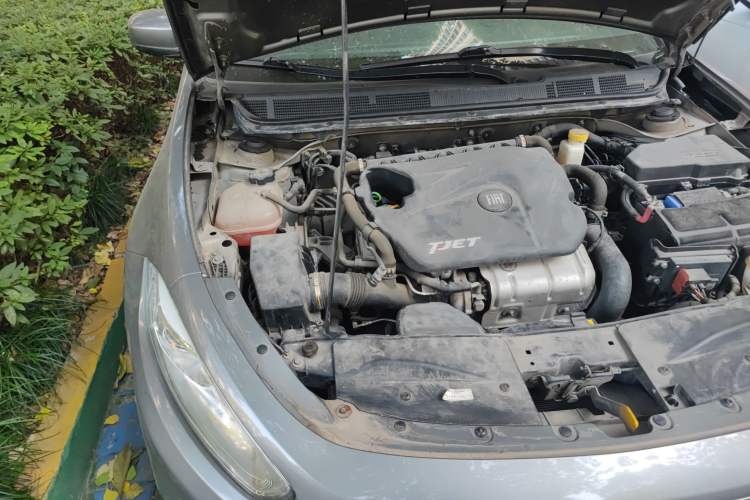 Used Fiat Viaggio 2012 1.4T Automatic Enjoyment Edition Engine Bay Right