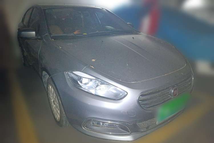 Used Fiat Viaggio 2012 1.4T Manual Enjoyment Edition Front Right 45 Deg