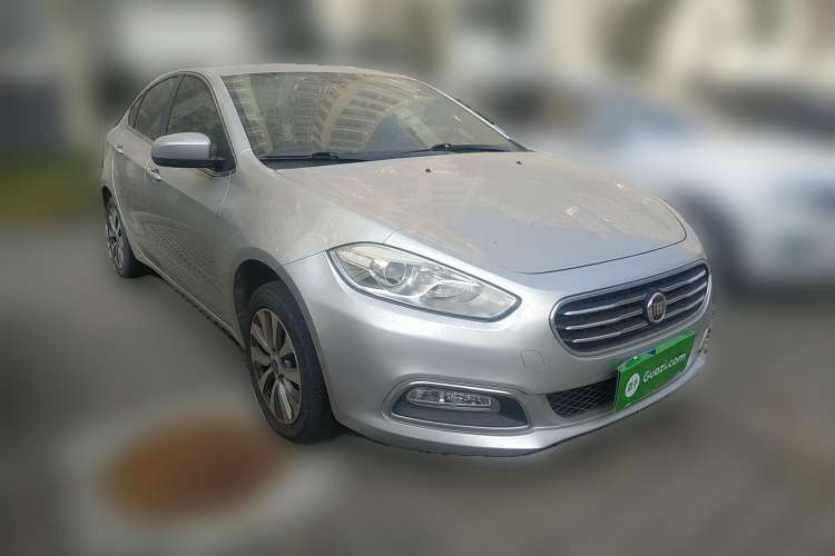 Used Fiat Viaggio 2012 1.4T Manual Enjoyment Edition Front Right 45 Deg