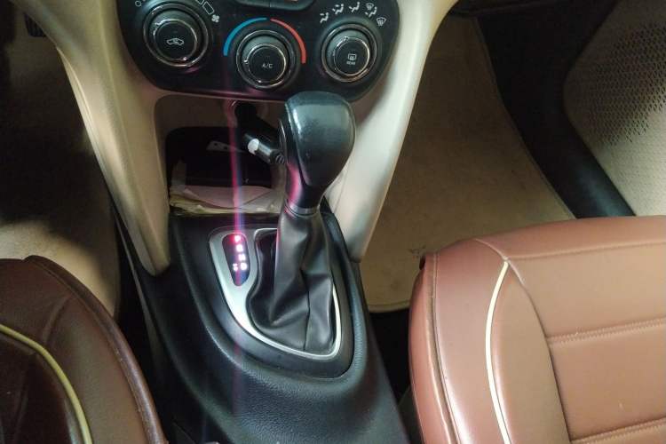 Used Fiat Viaggio 2012 1.4T Automatic Enjoyment Edition Gear Lever