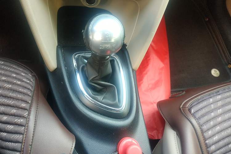 Used Fiat Viaggio 2012 1.4T Manual Enjoyment Edition Gear Lever