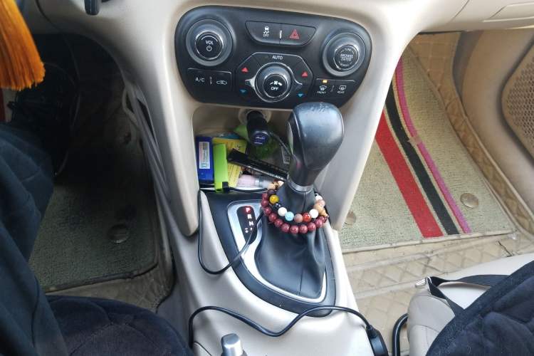 Used Fiat Viaggio 2012 1.4T Automatic Luxury Edition Gear Lever