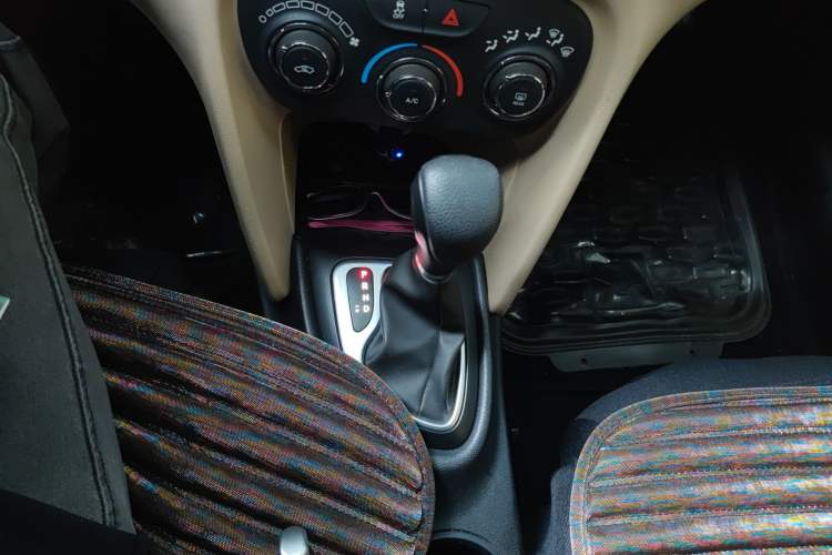 Used Fiat Viaggio 2012 1.4T Automatic Enjoyment Edition Gear Lever