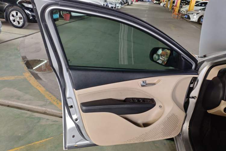 Used Fiat Viaggio 2012 1.4T Automatic Enjoyment Edition Interior 7