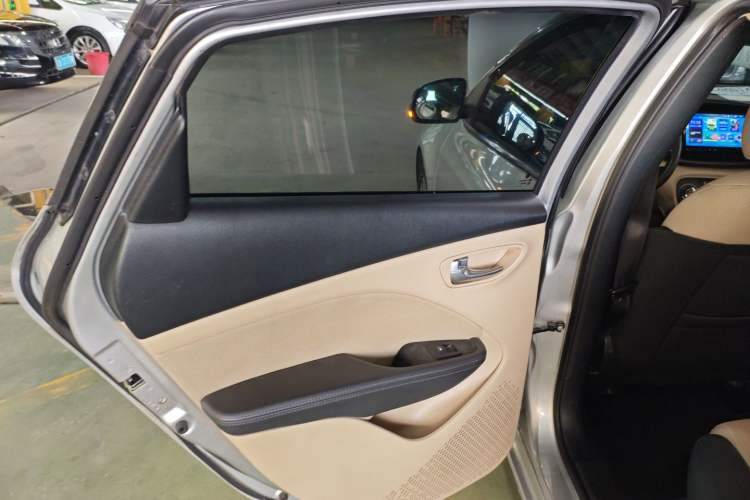 Used Fiat Viaggio 2012 1.4T Automatic Enjoyment Edition Interior 8