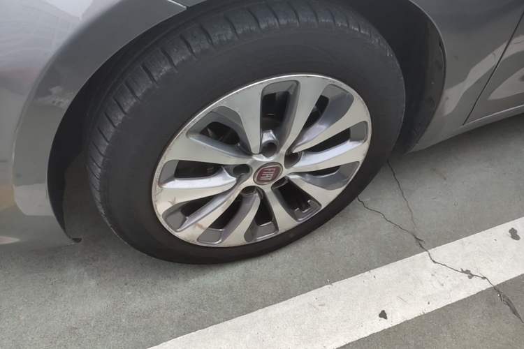 Used Fiat Viaggio 2012 1.4T Automatic Jingxiang Edition Left Front Wheel Hub