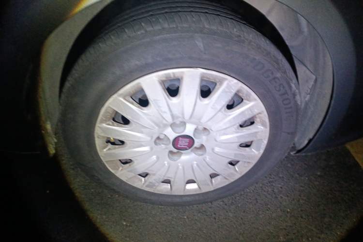 Used Fiat Viaggio 2012 1.4T Manual Enjoyment Edition Right Front Wheel Hub