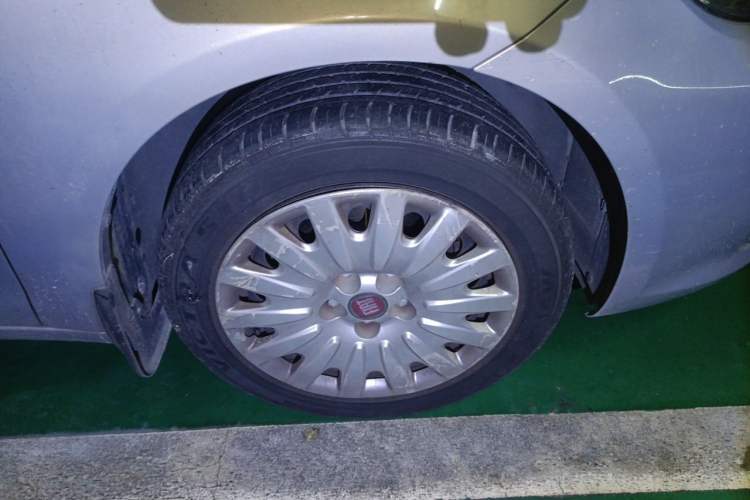 Used Fiat Viaggio 2012 1.4T Automatic Enjoyment Edition Right Front Wheel Hub