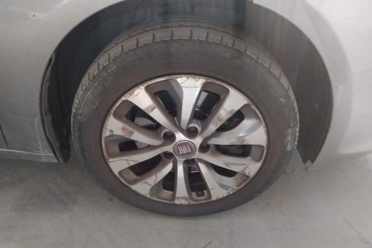 Used Fiat Viaggio 2012 1.4T Automatic Enjoyment Edition Right Front Wheel Hub