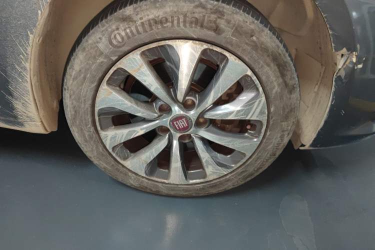 Used Fiat Viaggio 2012 1.4T Automatic Jingxiang Edition Right Front Wheel Hub