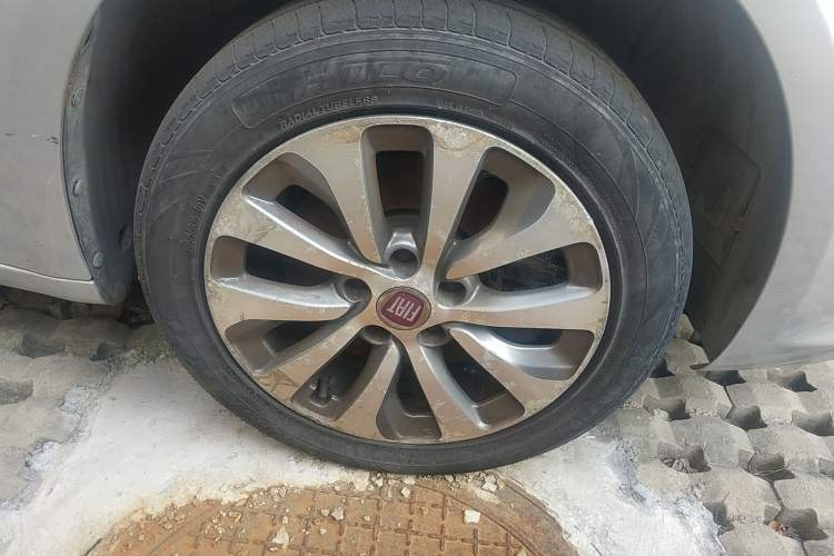 Used Fiat Viaggio 2012 1.4T Manual Enjoyment Edition Right Front Wheel Hub