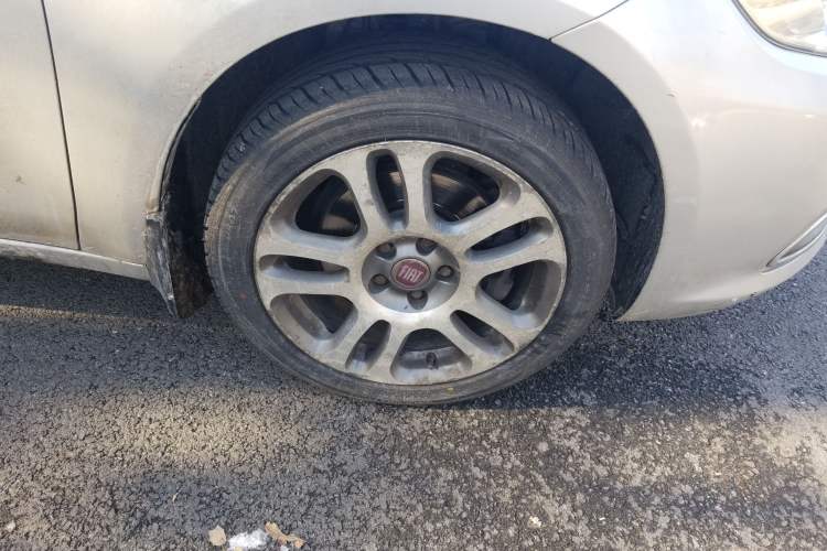 Used Fiat Viaggio 2012 1.4T Automatic Luxury Edition Right Front Wheel Hub
