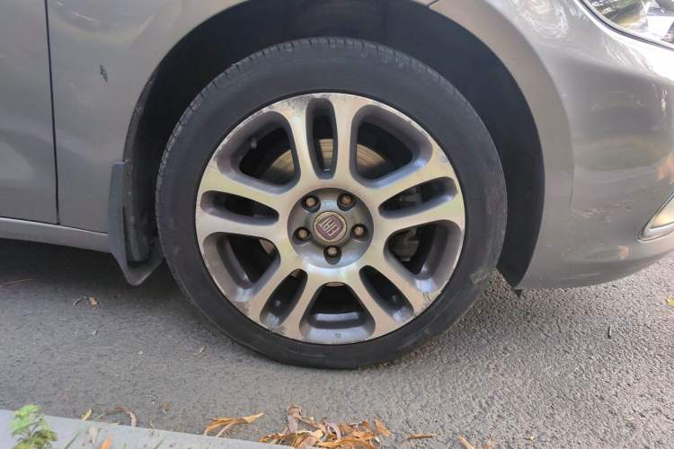 Used Fiat Viaggio 2012 1.4T Automatic Luxury Edition Right Front Wheel Hub