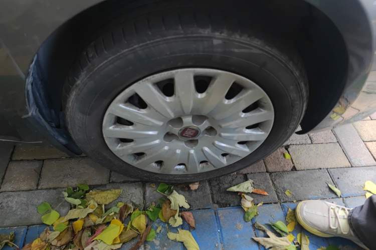 Used Fiat Viaggio 2012 1.4T Automatic Enjoyment Edition Right Front Wheel Hub