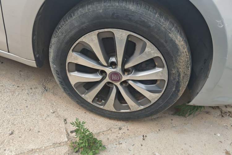 Used Fiat Viaggio 2012 1.4T Automatic Jingxiang Edition Right Front Wheel Hub
