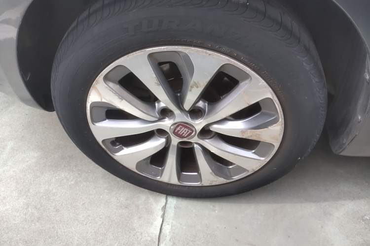 Used Fiat Viaggio 2012 1.4T Automatic Jingxiang Edition Right Rear Wheel Hub