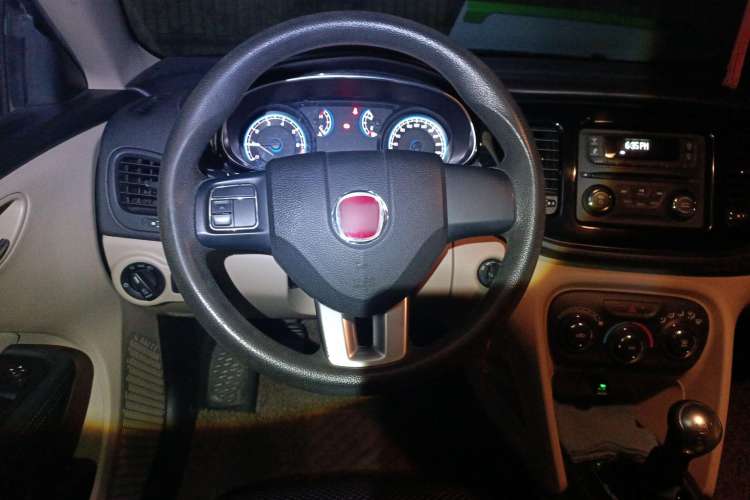 Used Fiat Viaggio 2012 1.4T Manual Enjoyment Edition Steering Wheel