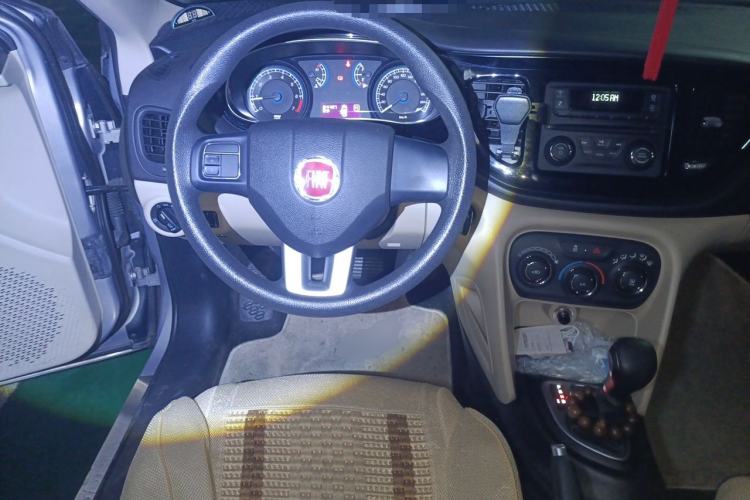 Used Fiat Viaggio 2012 1.4T Automatic Enjoyment Edition Steering Wheel