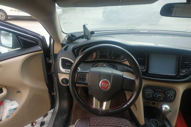 Used Fiat Viaggio 2012 1.4T Manual Enjoyment Edition Steering Wheel