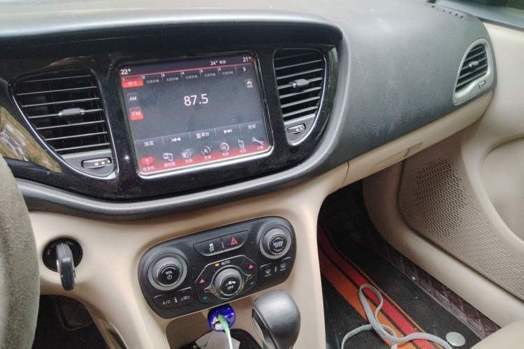 Used Fiat Viaggio 2012 1.4T Automatic Luxury Edition Audio And AC Panel
