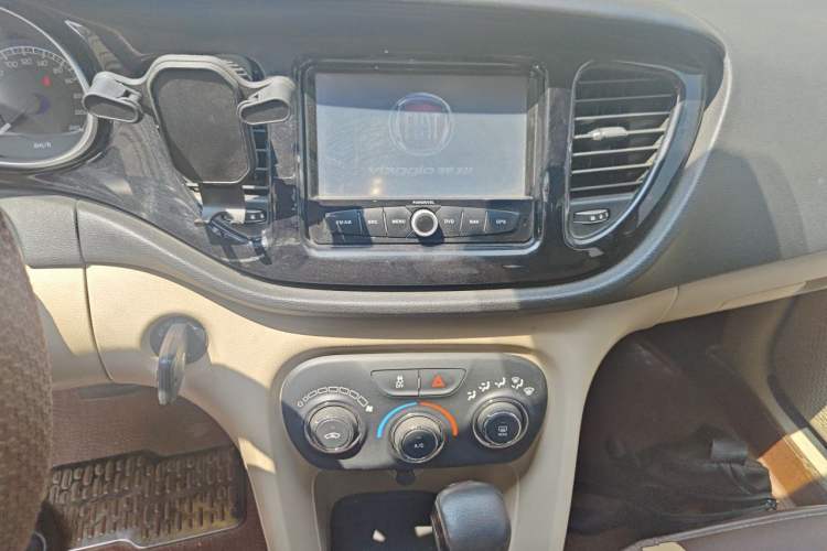 Used Fiat Viaggio 2012 1.4T Automatic Jingxiang Edition Audio And AC Panel