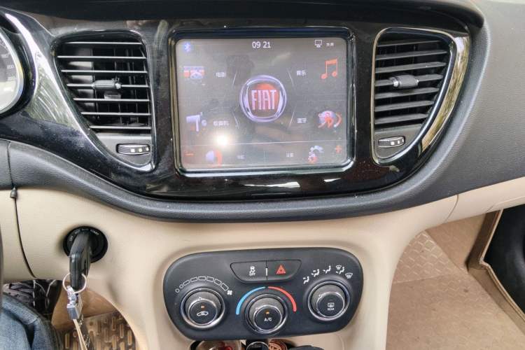 Used Fiat Viaggio 2012 1.4T Automatic Enjoyment Edition Audio And AC Panel