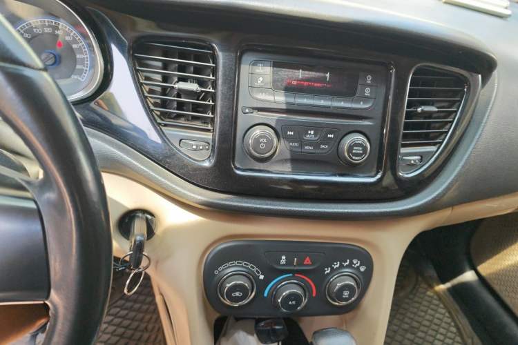 Used Fiat Viaggio 2012 1.4T Automatic Enjoyment Edition Audio And AC Panel
