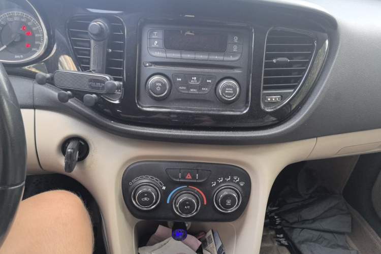 Used Fiat Viaggio 2012 1.4T Manual Enjoyment Edition Audio And AC Panel