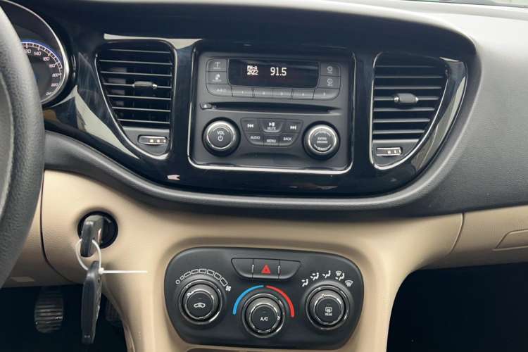 Used Fiat Viaggio 2012 1.4T Manual Enjoyment Edition Audio And AC Panel