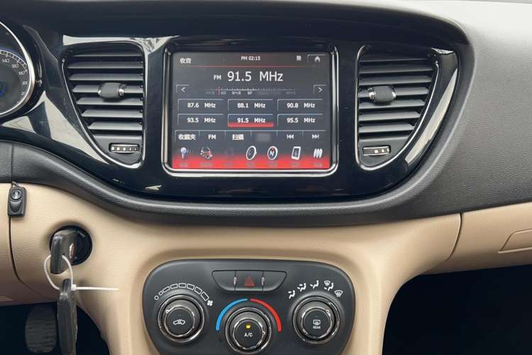 Used Fiat Viaggio 2012 1.4T Manual Enjoyment Edition Audio And AC Panel