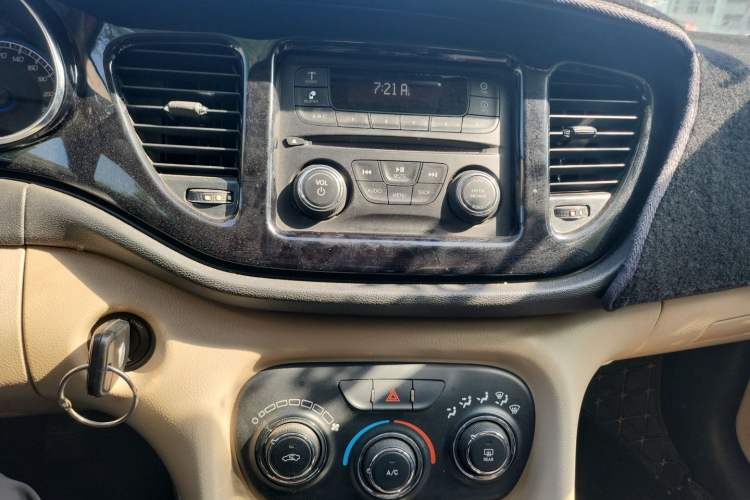 Used Fiat Viaggio 2012 1.4T Manual Enjoyment Edition Audio And AC Panel