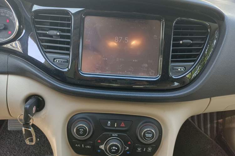Used Fiat Viaggio 2012 1.4T Automatic Luxury Edition Audio And AC Panel