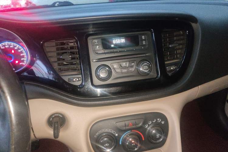 Used Fiat Viaggio 2012 1.4T Manual Enjoyment Edition Audio And AC Panel