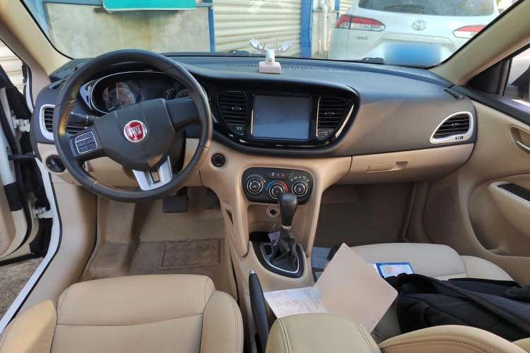 Used Fiat Viaggio 2012 1.4T Automatic Jingxiang Edition Center Console
