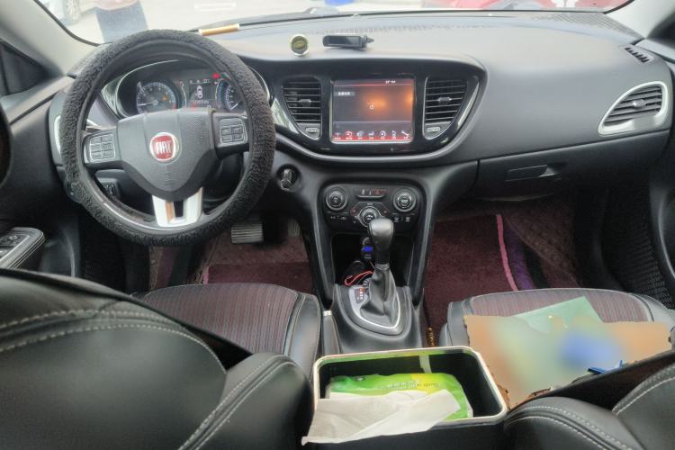 Used Fiat Viaggio 2012 1.4T Automatic Luxury Edition Center Console