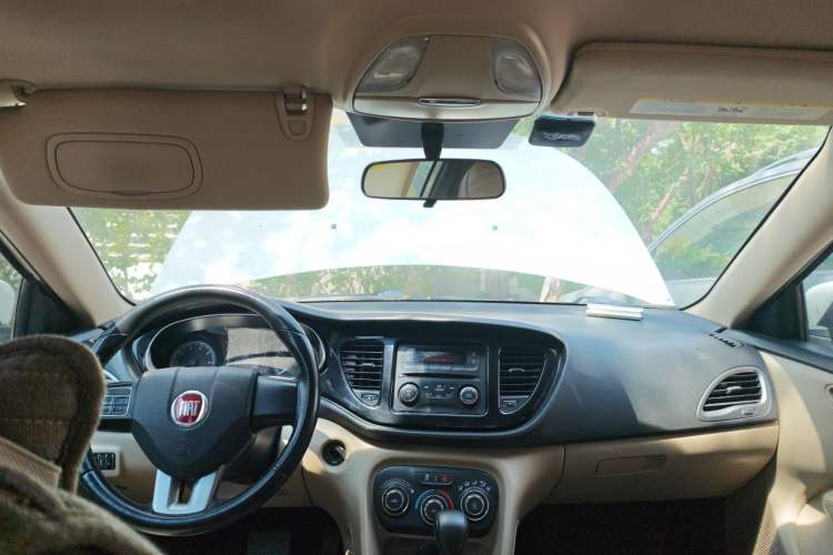 Used Fiat Viaggio 2012 1.4T Automatic Enjoyment Edition Center Console