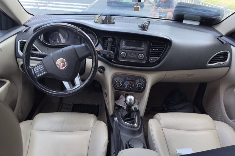 Used Fiat Viaggio 2012 1.4T Manual Enjoyment Edition Center Console