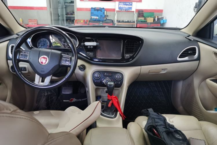 Used Fiat Viaggio 2012 1.4T Automatic Luxury Edition Center Console