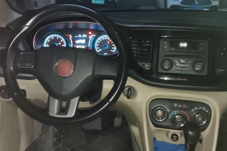 Used Fiat Viaggio 2012 1.4T Automatic Jingxiang Edition Center Console