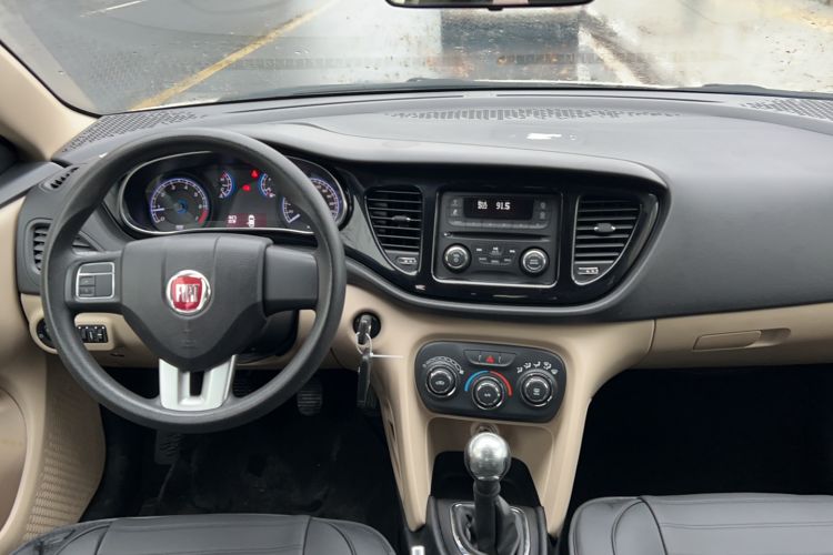 Used Fiat Viaggio 2012 1.4T Manual Enjoyment Edition Center Console