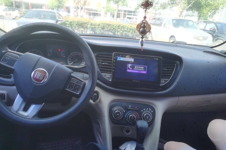 Used Fiat Viaggio 2012 1.4T Automatic Enjoyment Edition Center Console