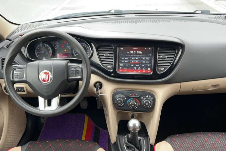 Used Fiat Viaggio 2012 1.4T Manual Enjoyment Edition Center Console