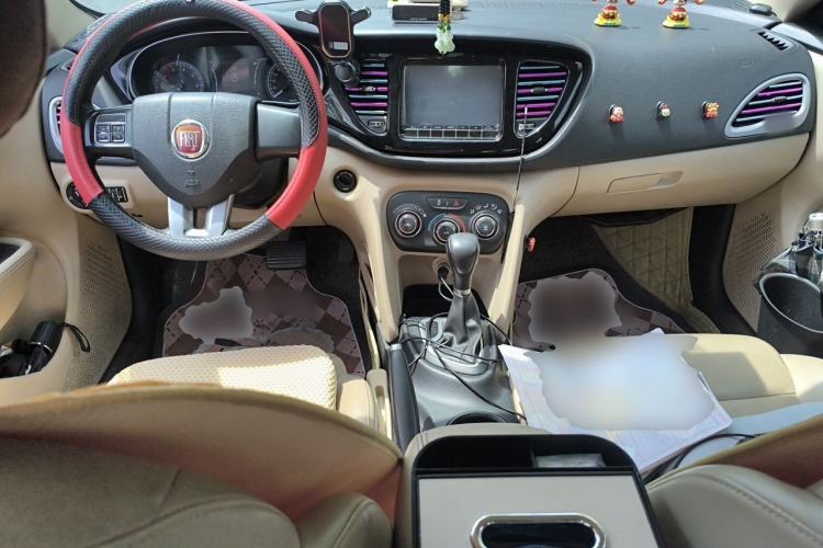 Used Fiat Viaggio 2012 1.4T Automatic Enjoyment Edition Center Console