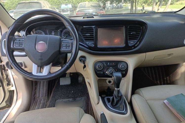 Used Fiat Viaggio 2012 1.4T Automatic Luxury Edition Center Console
