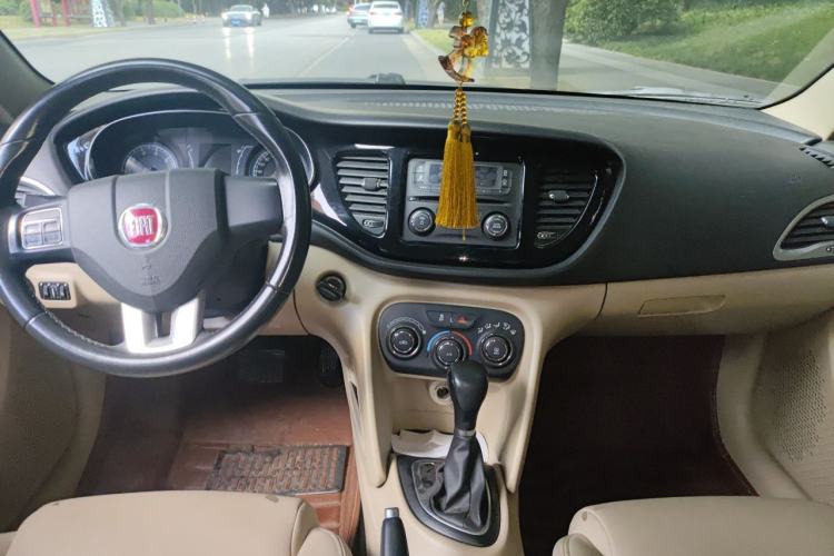 Used Fiat Viaggio 2012 1.4T Automatic Jingxiang Edition Center Console