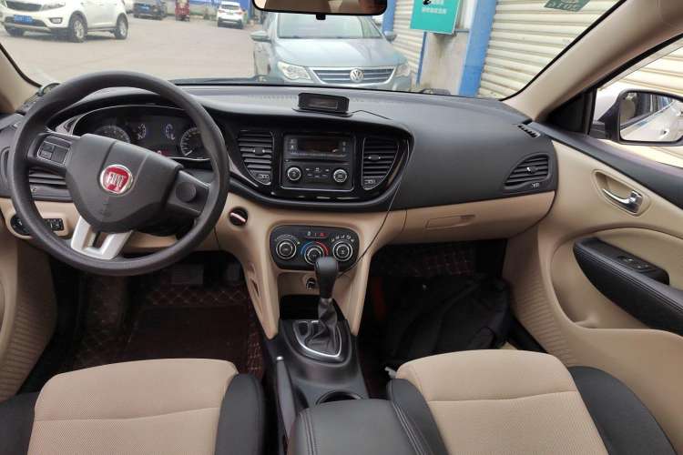 Used Fiat Viaggio 2012 1.4T Automatic Enjoyment Edition Center Console