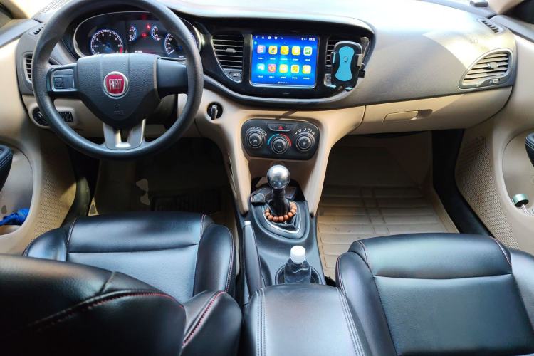 Used Fiat Viaggio 2012 1.4T Manual Enjoyment Edition Center Console