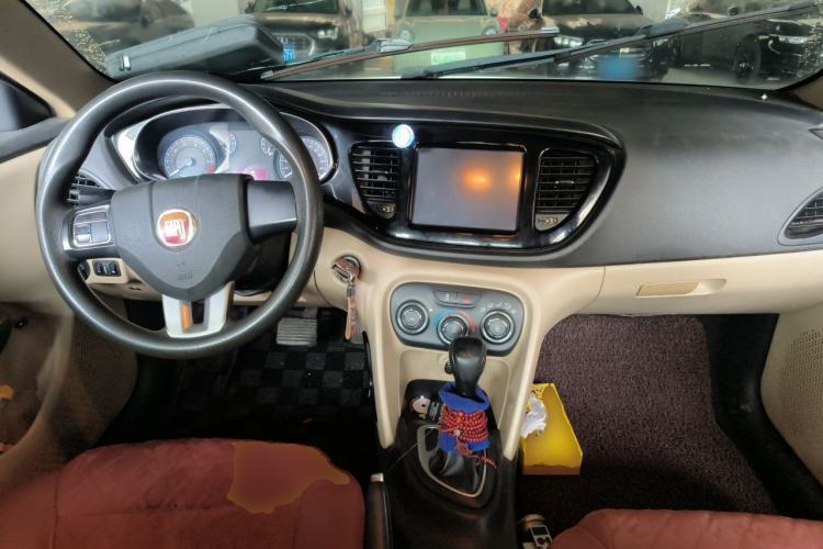 Used Fiat Viaggio 2012 1.4T Automatic Enjoyment Edition Center Console